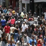 População brasileira chega a 213,4 milhões de habitantes, estima IBGE
