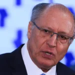 Falha em avião adia retorno de Alckmin ao Brasil