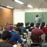 Ensino superior no Brasil pode mais que dobrar salário