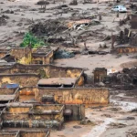 Pescadores atingidos por queda de barragem do Fundão recebem benefício