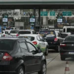 Andarilho invade Ponte Rio-Niterói e causa confusão no trânsito