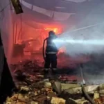Incêndio destrói empresas e creche na zona leste de São Paulo