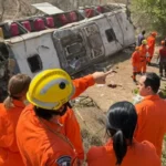 Capotamento de ônibus que levava romeiros deixa 15 mortos em Alagoas